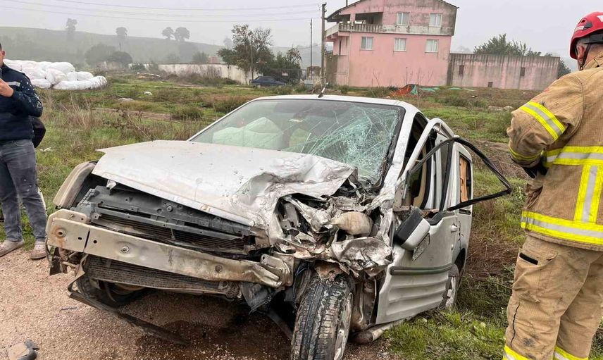 Susurluk’ta Kepekler mevkiinde kafa kafaya çarpışma: 10 yaralı, sürücü kurtarıldı