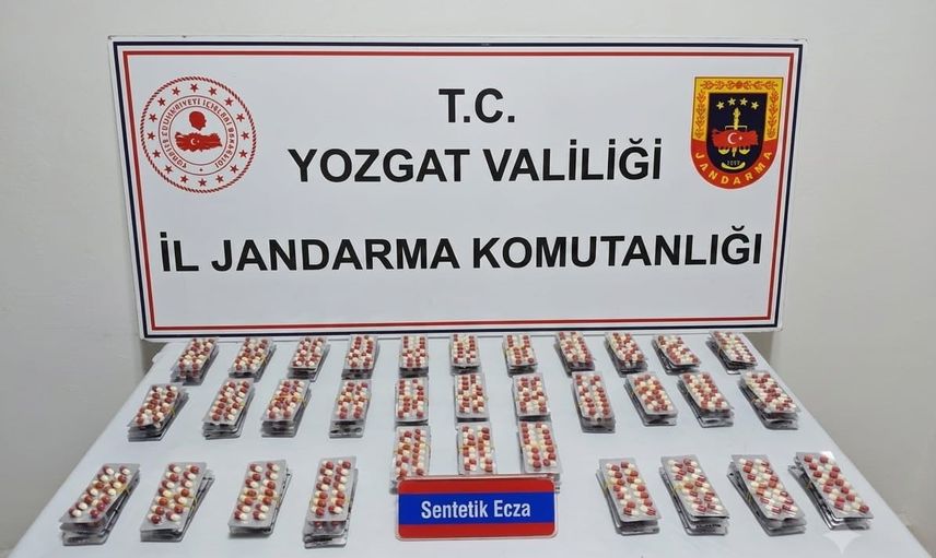 Ankara’dan yola çıkan araçta bulundu: Yozgat’ta bin 848 sentetik ecza hap ele geçirildi
