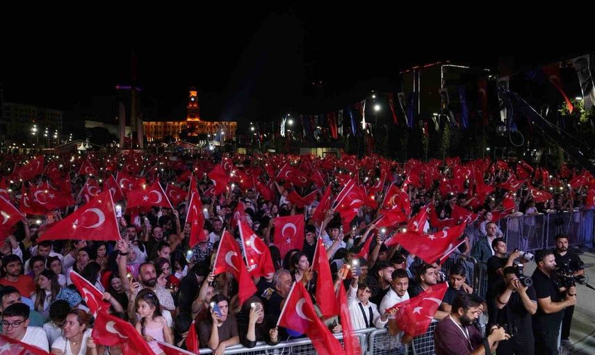Büyükçekmece'de zafer coşkusu ve Cumhuriyet Kent Meydanı'nın açılışı