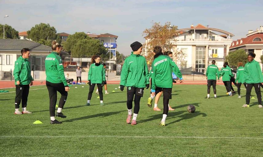 Denizli'yi yükselten kadın takımı Horozkentspor sezon için mali açmazda