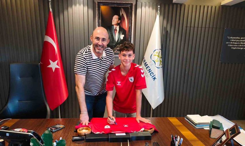 Samsunsporlu Kuzey'den başkan Zencirci'ye imzalı forma jesti
