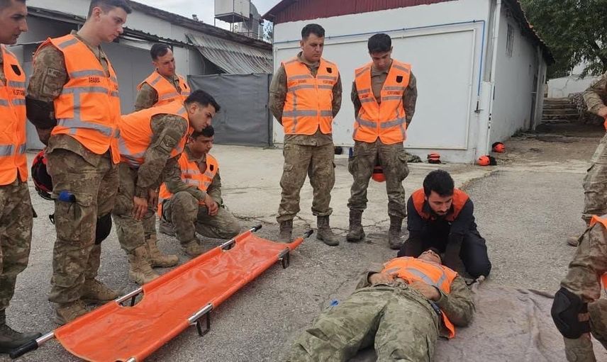 Şırnak'ta enkaz parkurunda arama ve kurtarma yetkinliği güçlendiriliyor