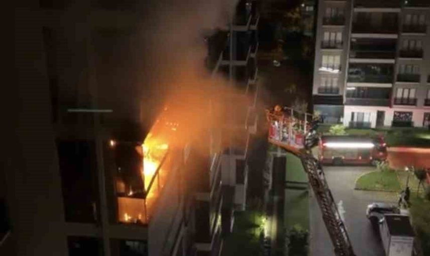 Nilüfer'de site dairesinde yangın dört kişiyi dumandan etkiledi