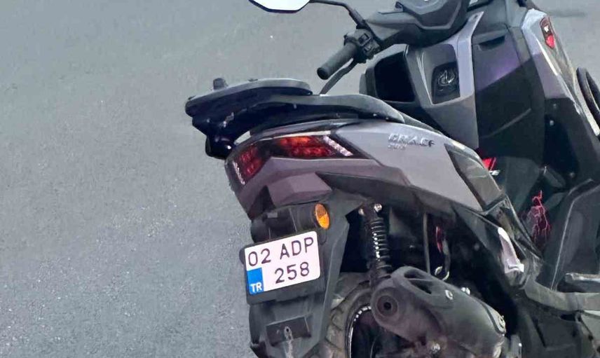 Flamingo yolu'nda kontrolden çıkan motosiklet 15 metre sürüklendi, sürücü yaralandı