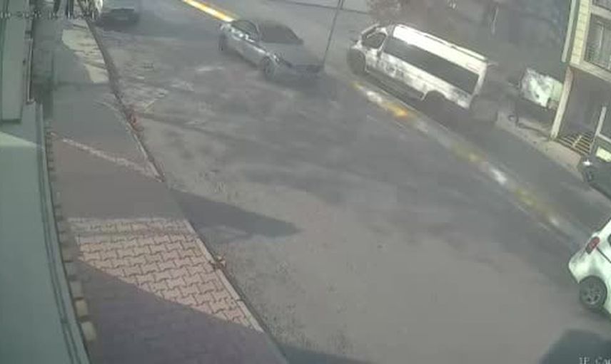 Esenyurt'ta tehlikeli caddenin sakinleri çözüm bekliyor