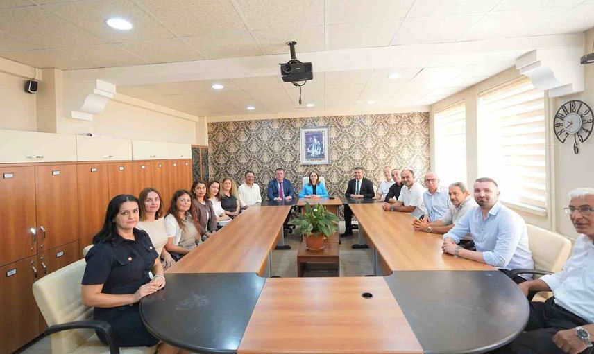 Vali Nurtaç Arslan'dan uyum haftasında minik öğrencilere moral ziyareti