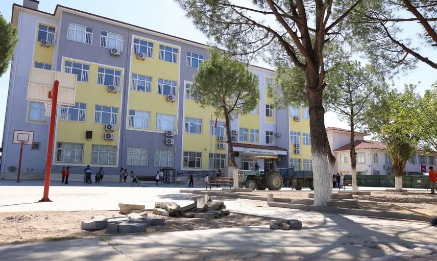 İncirliova’da yeni döneme hazırlanırken okul bahçeleri öğrenci odaklı yenilendi