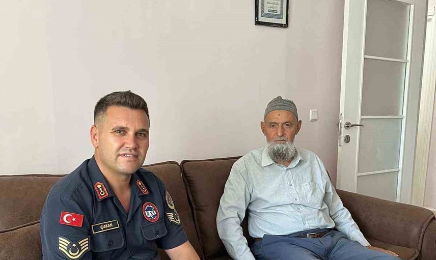 Şehit babasına vefa: jandarmadan anlamlı ziyaret