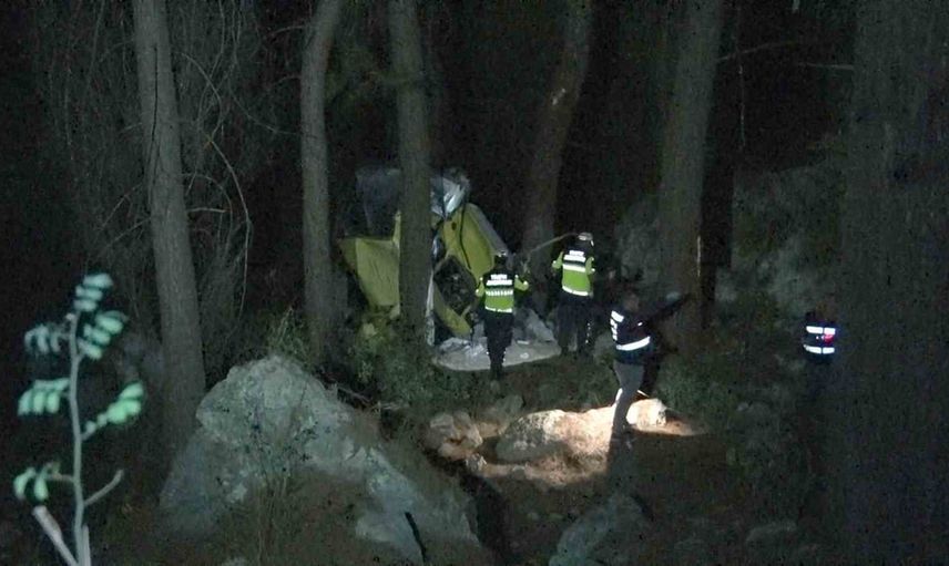 Konyaaltı'nda uçuruma yuvarlanan araç 2 kişiyi öldürdü, 4 kişi yaralandı