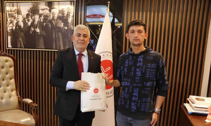 Tezgahını vicdana emanet eden simitçi Elazığ müftüsüyle buluştu