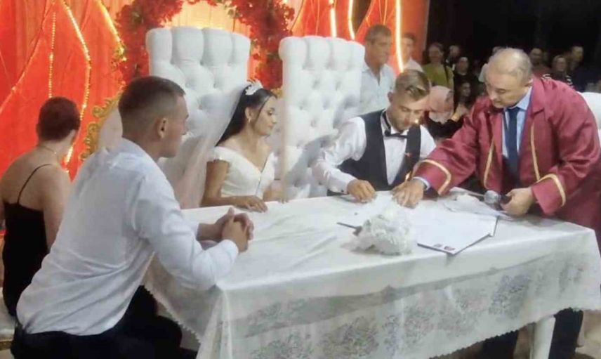 Gelibolu'da görev başında duygusal anlar: nikah memuru kızının nikahını kıydı