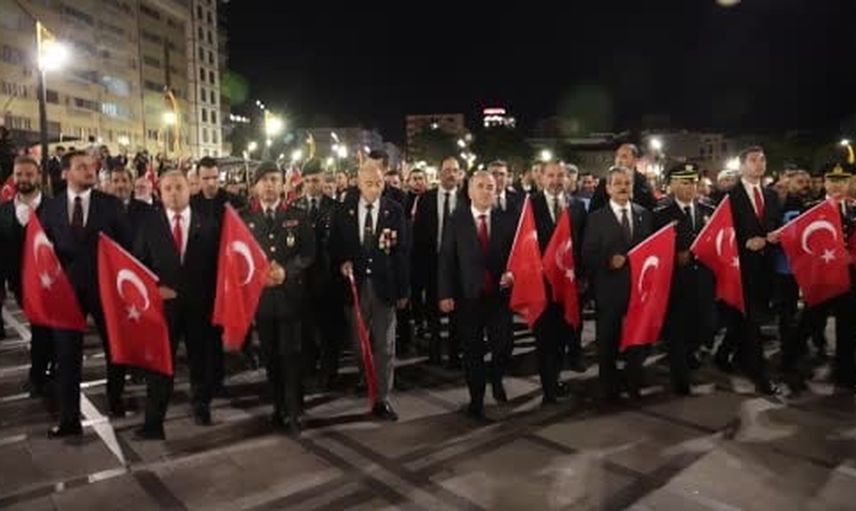 Elazığ’da ışıklarla buluşma: 103. cumhuriyet bayramı fener alayı