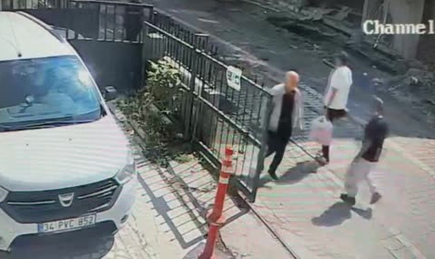 Avcılar'da kontrolsüz yıkımda bebekli aile saniyelerle kurtuldu