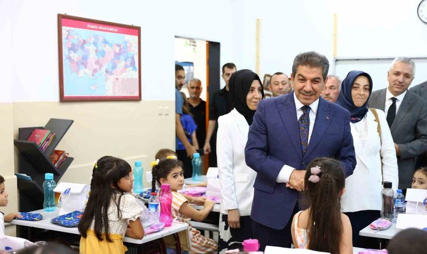 Esenler belediyesi yeni eğitim yılına çanta dolusu destekle başladı