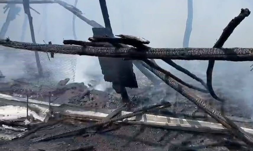 Otlukta başlayan yangın İnegöl'de bahçedeki barakaya sıçradı