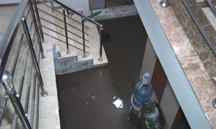 Keçiören'de altyapı çilesi sürüyor: apartmanları kanalizasyon suyu bastı