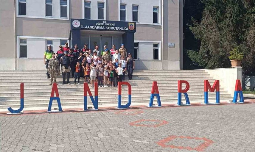 Yaz kulübü öğrencileri jandarmayı yerinde tanıdı