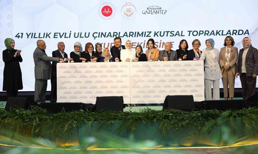 Gaziantep'te 41 yıllık çiftlere bin kişilik umre fırsatı