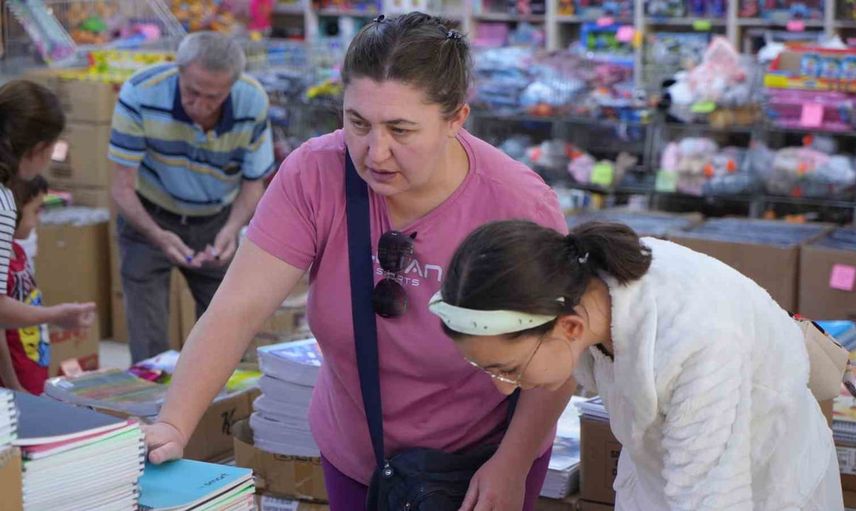 Çıkrıkçılar yokuşu'nda kırtasiye hareketi okula dönüşü hızlandırdı