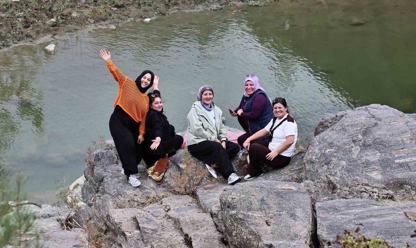 Gördes’in tarihi köprüsünde gençlerin sporla keşif günü