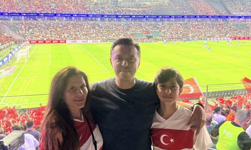 Eskişehir milletvekili tribünde milli takımı yalnız bırakmadı