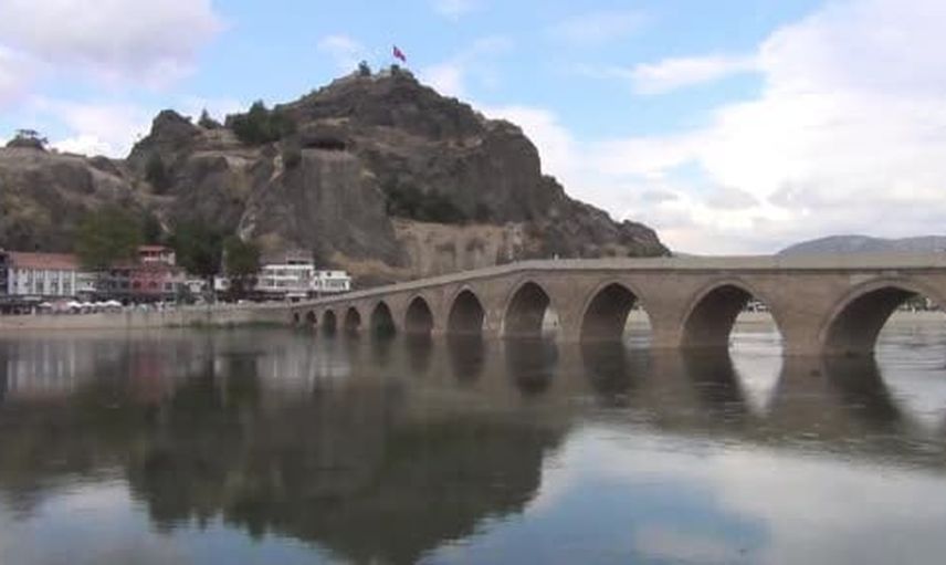 Yabancı sanatçılar Osmancık’ın tarihle doğasını suluboyaya taşıdı