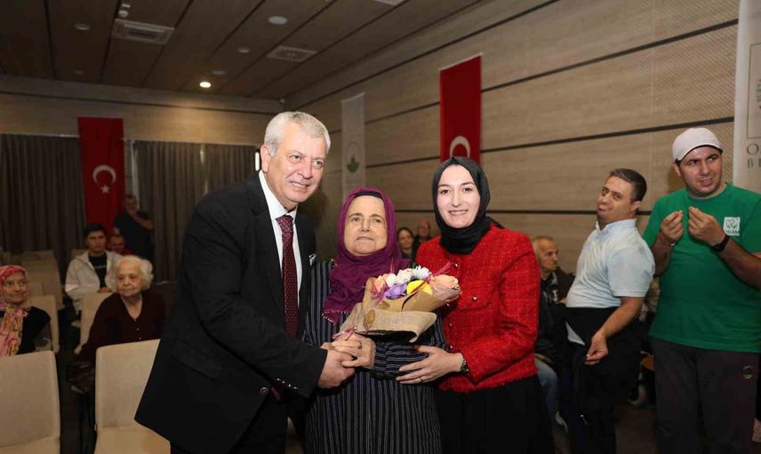 Osmangazi'de BAREM sakinleri Türk sanat müziğiyle özel gün coşkusu yaşadı