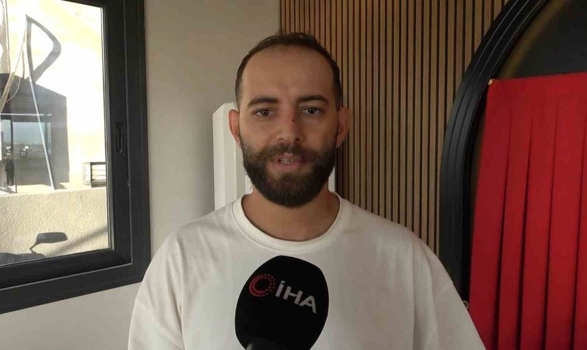 Kaza anını kayda alan sürücünün aracın önünü kapatıp tartıştığı anlar