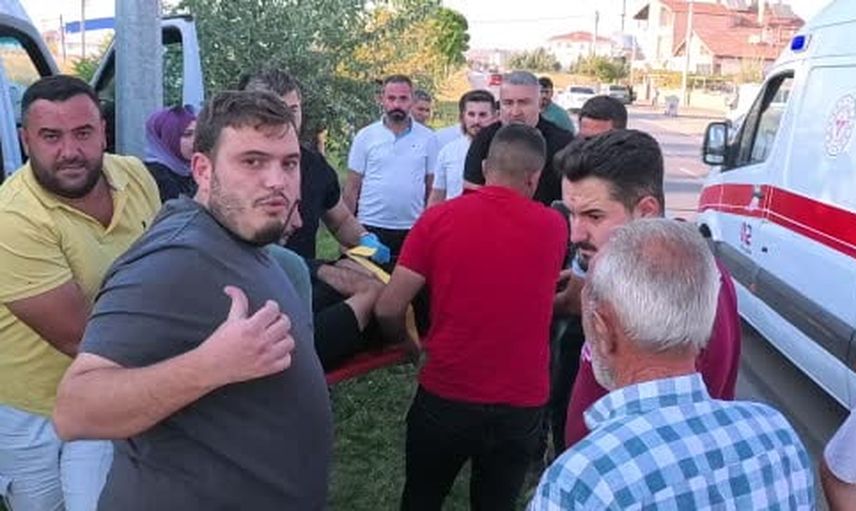 Sürücü rahatsızlanınca işçi servisi refüje çıktı, altı kişi yaralandı