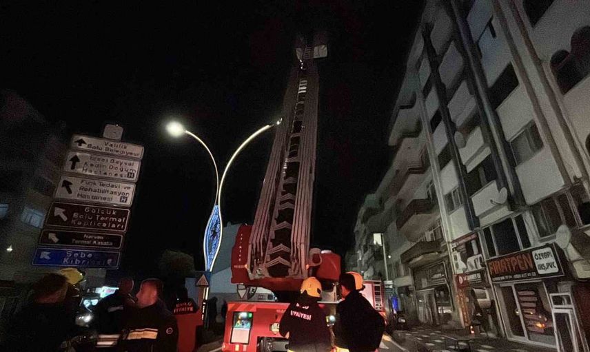 Gece ihbarı mahallede paniğe neden oldu: çatıdan yangın izi çıkmadı