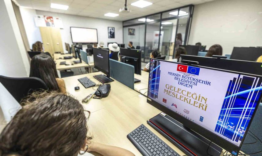 Mersin'de gençlere geleceğin mesleklerine hazırlık: ücretsiz Python eğitimi