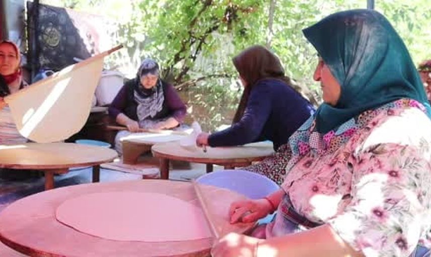 Imeceyle tandır başında kışa hazırlık yapan kadınlar