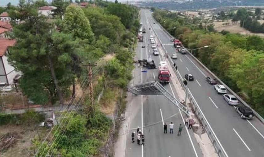Kurtarıcıdaki iş makinesi kontrolden çıktı: Karabük-Bartın yolunda iki kişi hayatını kaybetti
