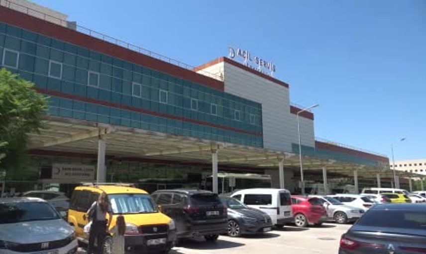 Antalya'da Hastane Önünde Evsiz Kişinin Cansız Bedeni Bulundu