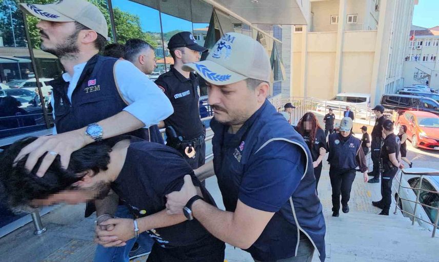 Dört öğrenci hakkında karar: iki tahliye, birinin tutukluluğu sürüyor