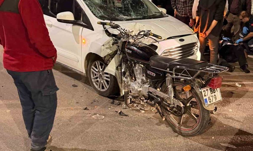 İslahiye'de kafa kafaya çarpışma: motosiklet sürücüsü yaralandı