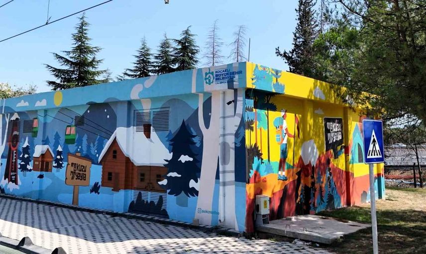 Kocaeli duvarlarında kent belleği ve renk buluşması