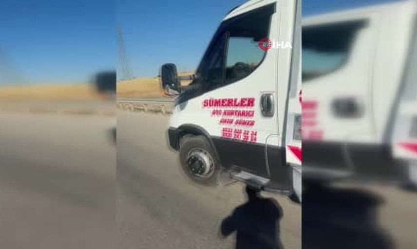 Ankara-İstanbul yol ayrımında tanker devrildi, iki kişi yaralandı