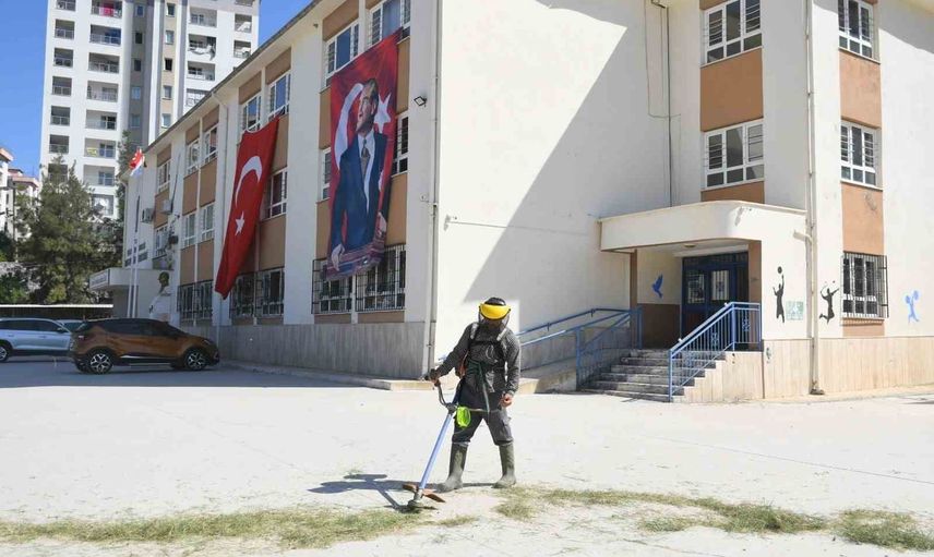 Kuşadası okulları yeni döneme temiz ve güvenli hazırlanıyor