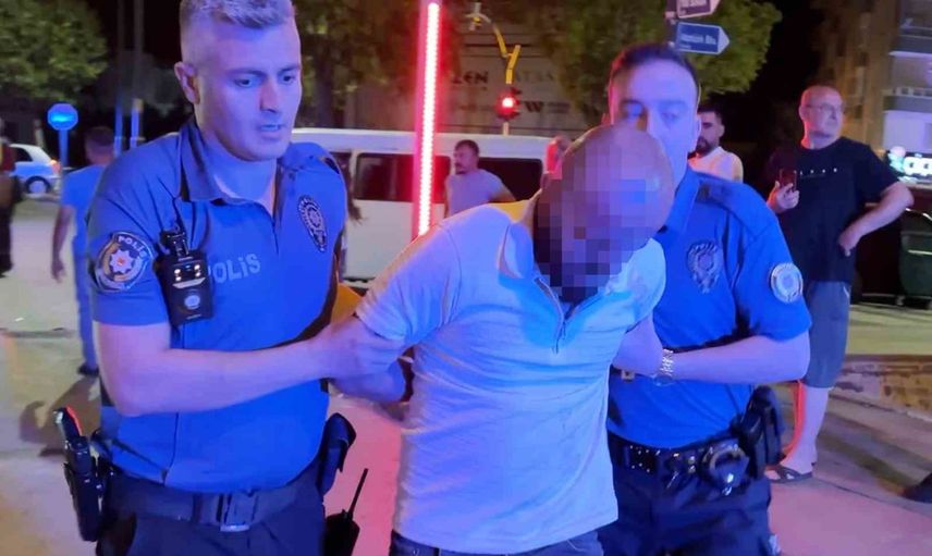 Kaza görüntüleri gerçeği gösterdi: alkollü sürücü direnip kelepçelendi