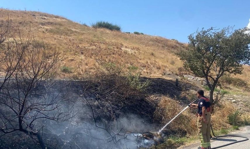Antakya Açıkdere'de otluk yangını kısa sürede kontrol altına alındı