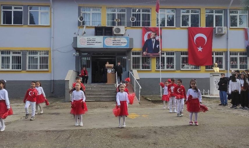 Okullarda Cumhuriyet coşkusu: hatıra köşesi ve gösteriler ilgi çekti