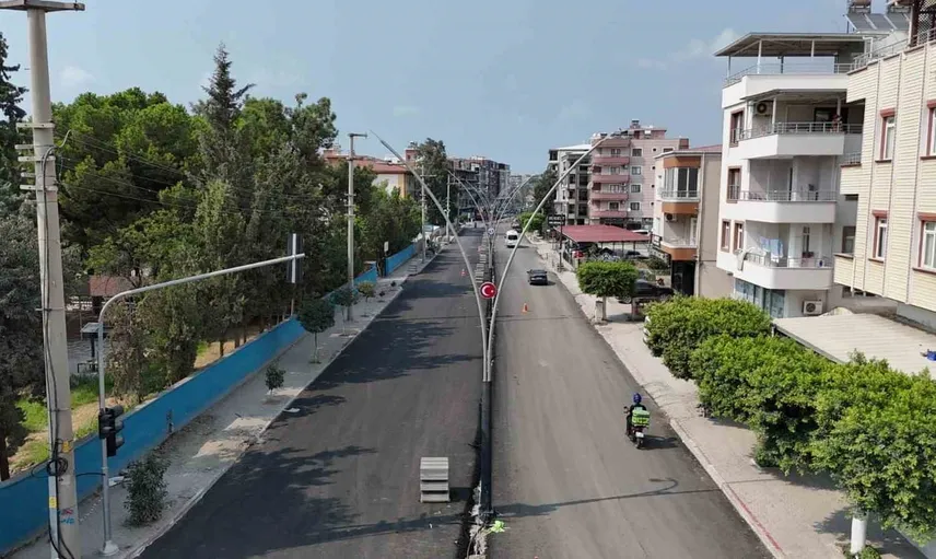 Dörtyol’da ana arterlerde asfalt çalışmaları tam gaz sürüyor