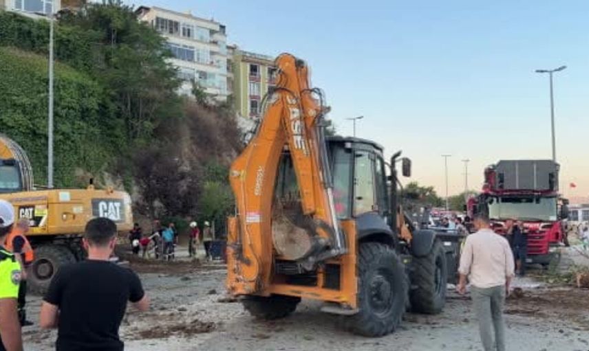 İstanbul valiliği: Büyükçekmece'de arama kurtarma çalışmalarında toprak altında kimse tespit edilmedi