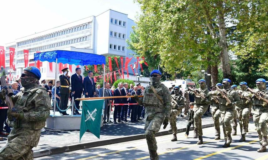 Trabzon’da 30 Ağustos törenleri anıta çelenk sunumu ve resmi geçitle tamamlandı