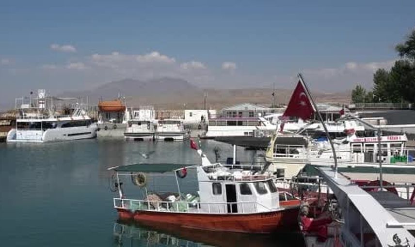 Van Gölü'nde deniz otobüsleri limanda: yaz boyunca seferler yapılmadı