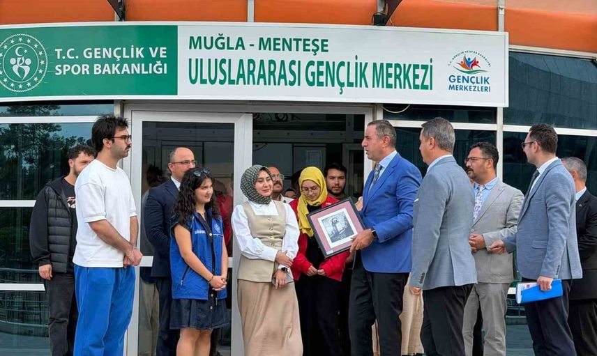 Gençlerle sahada: Cehveroğlu Uluslararası Gençlik Merkezi'nde atölyeleri değerlendirdi