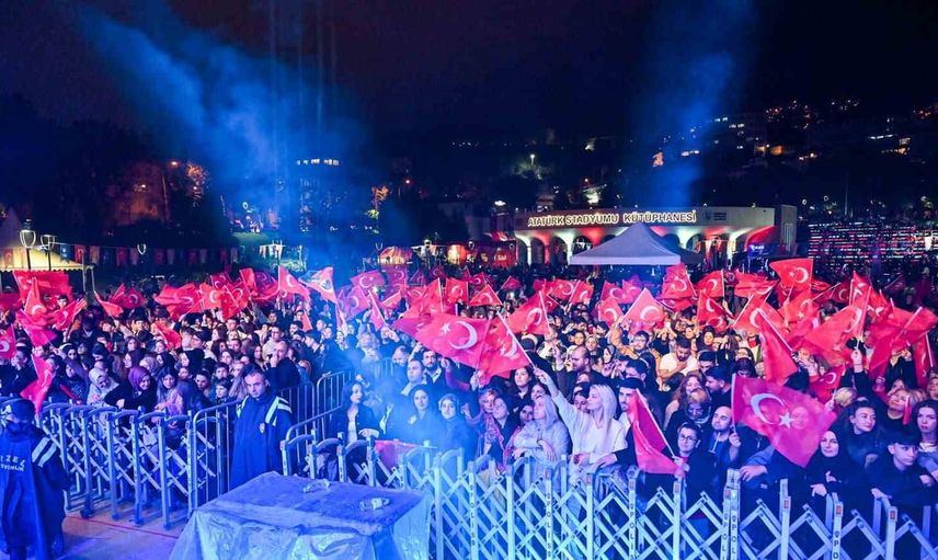 Bursa cumhuriyet coşkusunu yağmurla birlikte kutladı