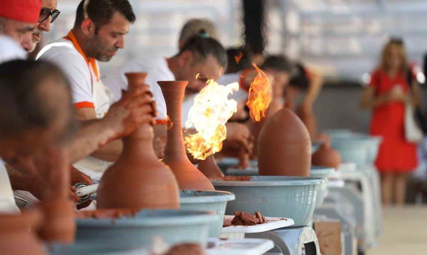 Menemen'de çömlekle ritim buluşuyor: Edis ve Nil Karaibrahimgil sahnede