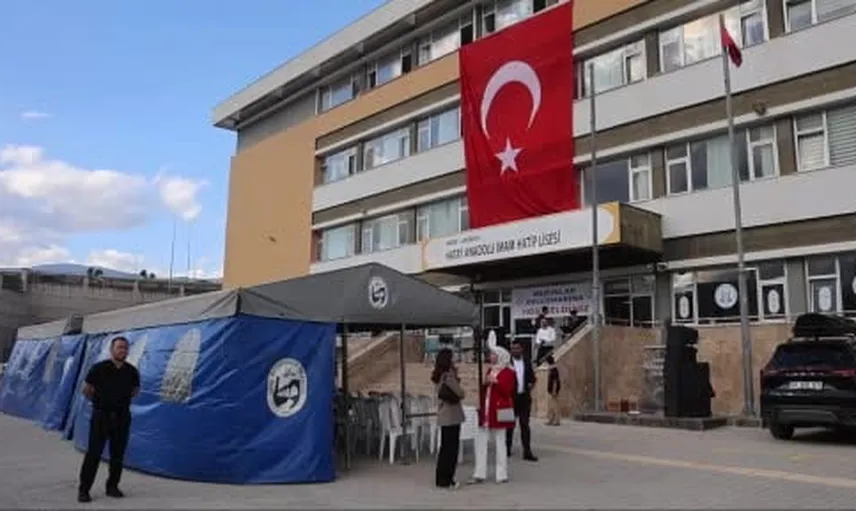 Mezunlar hasreti sarıldı: Hatay Anadolu İmam Hatip Lisesi’nde buluşma